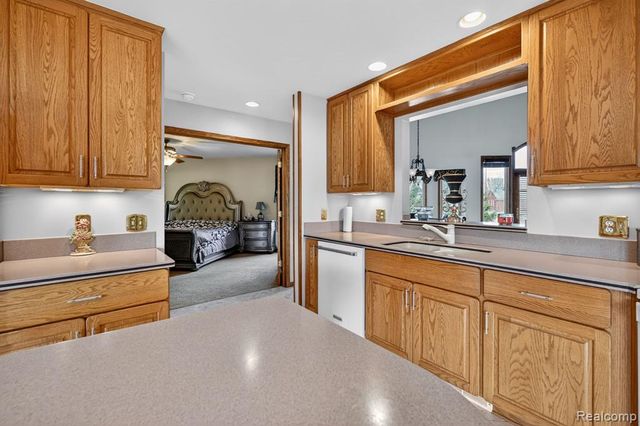 4891 Maceri Circle, Sterling Heights, MI 48314