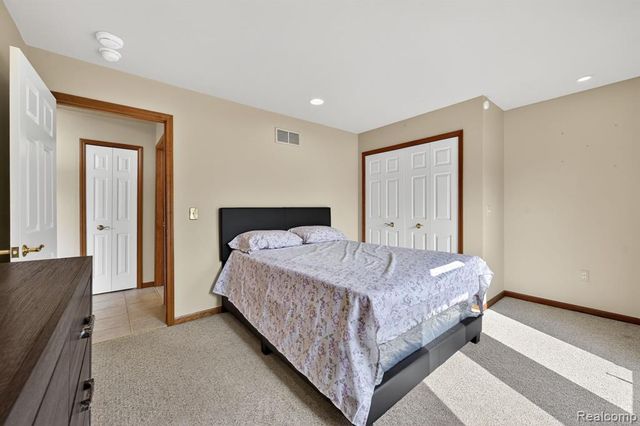 4891 Maceri Circle, Sterling Heights, MI 48314