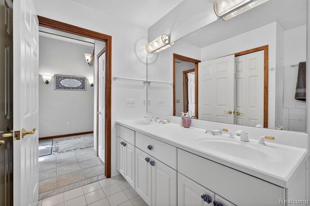 4891 Maceri Circle, Sterling Heights, MI 48314