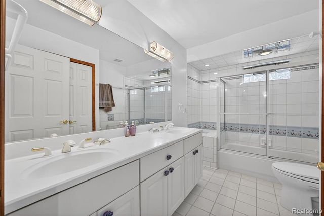 4891 Maceri Circle, Sterling Heights, MI 48314