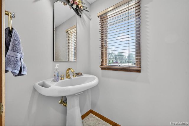 4891 Maceri Circle, Sterling Heights, MI 48314