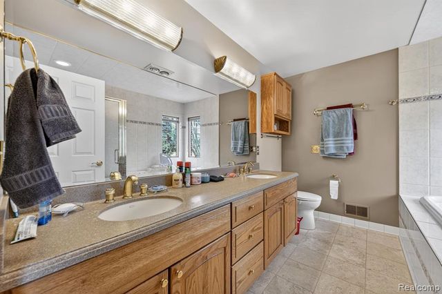 4891 Maceri Circle, Sterling Heights, MI 48314