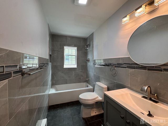 20 Noe Street, Carteret, NJ 07008
