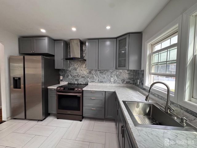 20 Noe Street, Carteret, NJ 07008