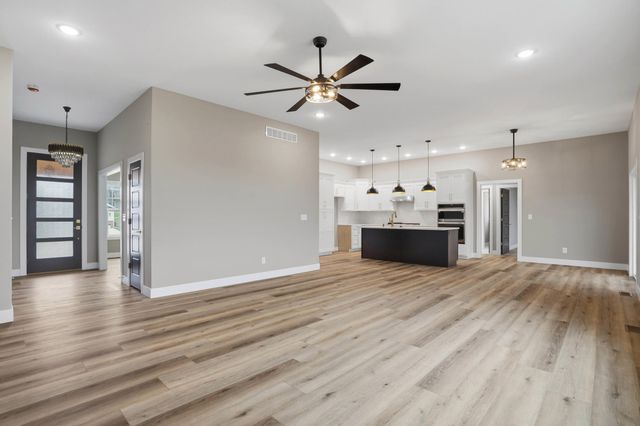 6035 W SWATHER CT, Columbia, MO 65203