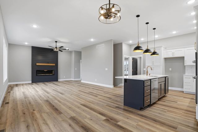 6035 W SWATHER CT, Columbia, MO 65203