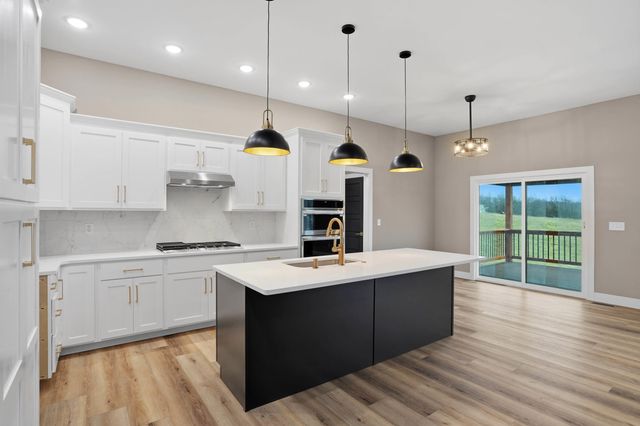 6035 W SWATHER CT, Columbia, MO 65203