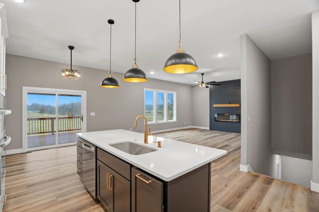 6035 W SWATHER CT, Columbia, MO 65203