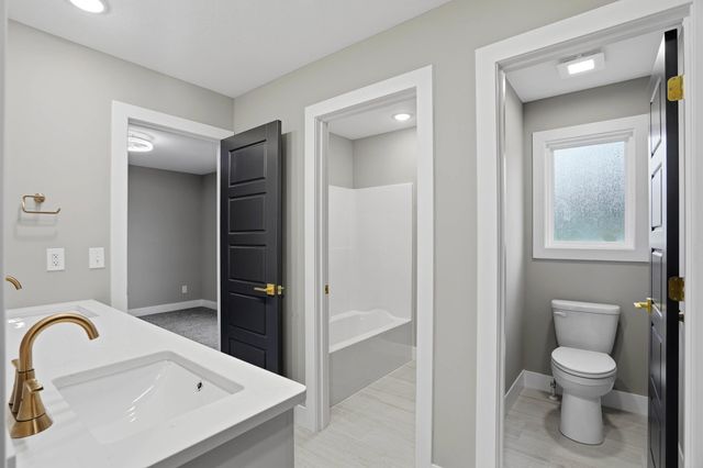 6035 W SWATHER CT, Columbia, MO 65203