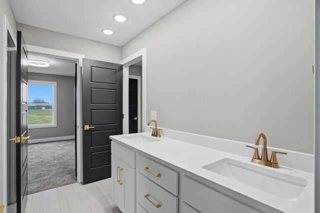 6035 W SWATHER CT, Columbia, MO 65203