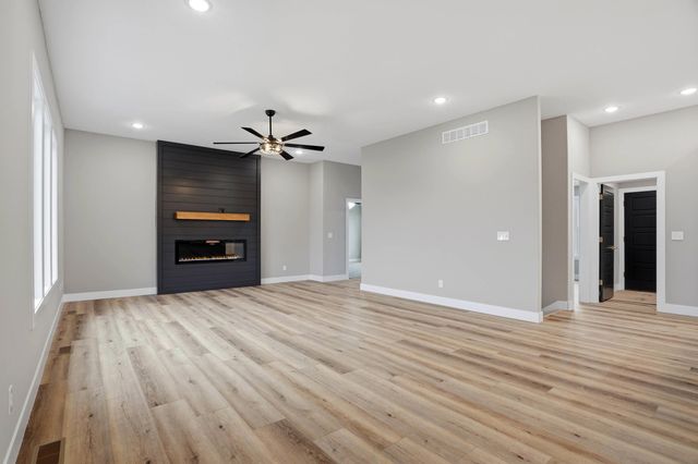 6035 W SWATHER CT, Columbia, MO 65203