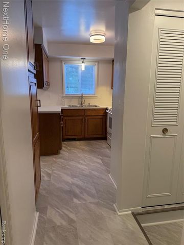 1601 N Fairview Avenue, Lansing, MI 48912