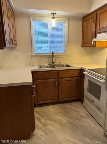 1601 N Fairview Avenue, Lansing, MI 48912