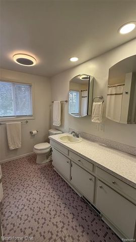 1601 N Fairview Avenue, Lansing, MI 48912