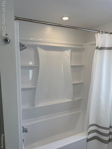 1601 N Fairview Avenue, Lansing, MI 48912