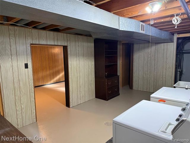 1601 N Fairview Avenue, Lansing, MI 48912