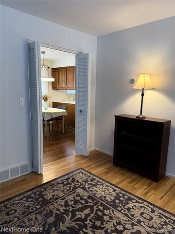 1601 N Fairview Avenue, Lansing, MI 48912