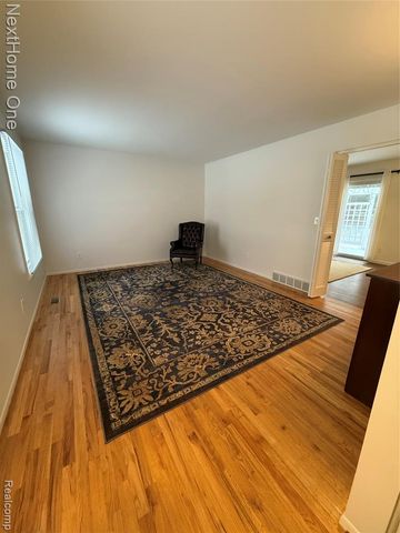 1601 N Fairview Avenue, Lansing, MI 48912