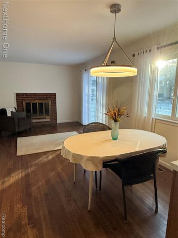 1601 N Fairview Avenue, Lansing, MI 48912