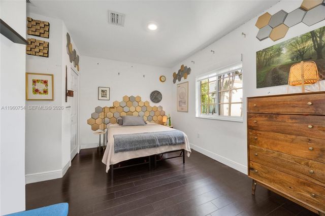 3233 Gifford Ln 3233, Coconut Grove, FL 33133