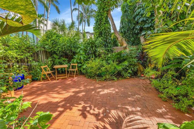 3233 Gifford Ln 3233, Coconut Grove, FL 33133