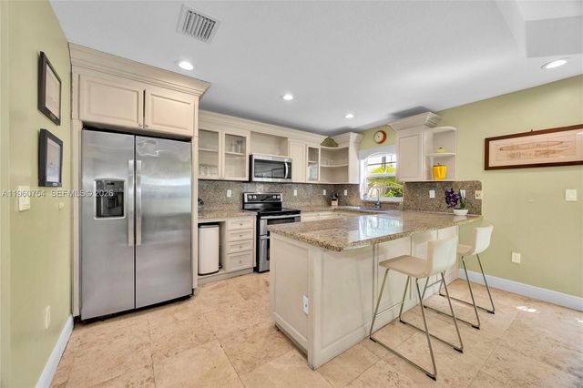 3233 Gifford Ln 3233, Coconut Grove, FL 33133