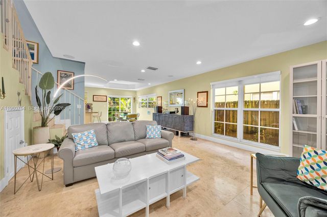 3233 Gifford Ln 3233, Coconut Grove, FL 33133