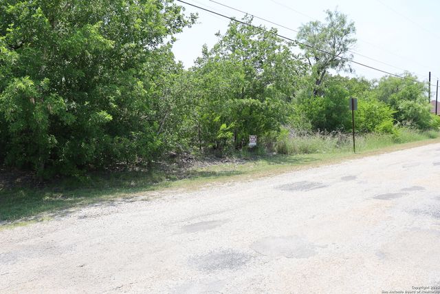 1015 County Road 3822, San Antonio, TX 78253