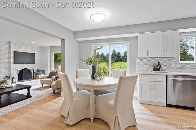 1740 Lakewood Drive, Troy, MI 48083