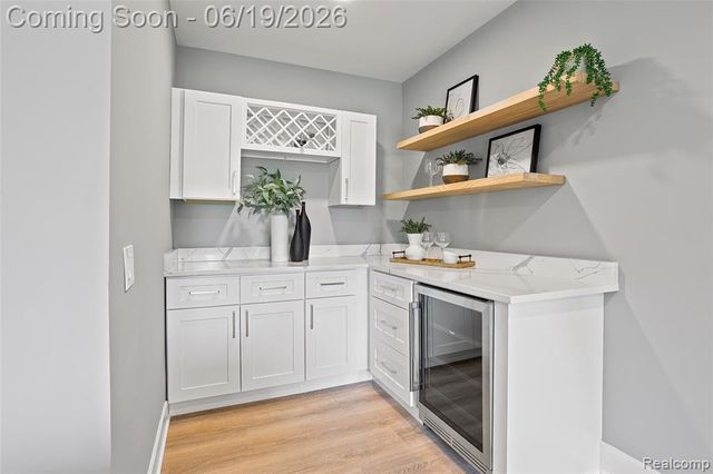 1740 Lakewood Drive, Troy, MI 48083