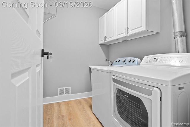 1740 Lakewood Drive, Troy, MI 48083