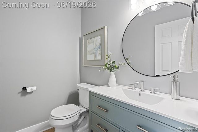 1740 Lakewood Drive, Troy, MI 48083