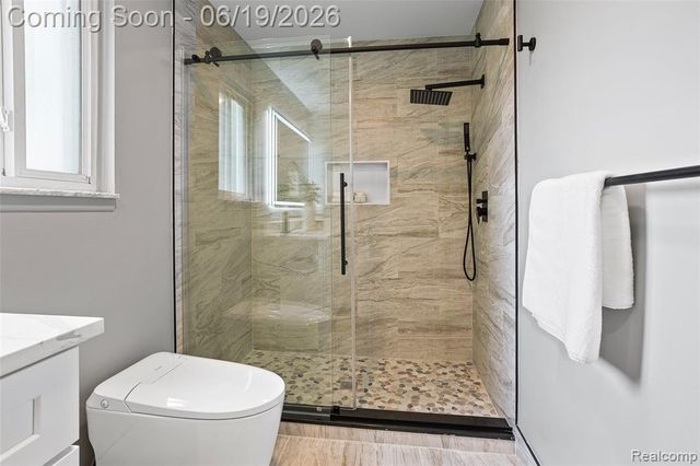 1740 Lakewood Drive, Troy, MI 48083