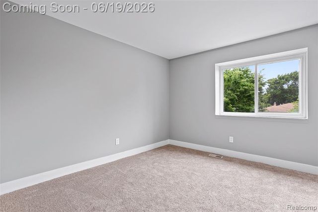 1740 Lakewood Drive, Troy, MI 48083