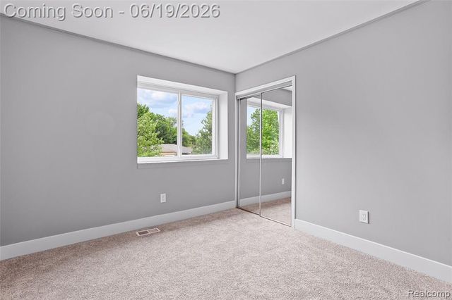 1740 Lakewood Drive, Troy, MI 48083