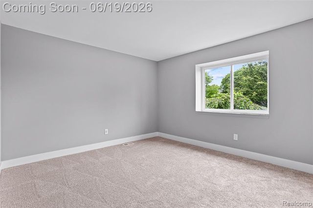 1740 Lakewood Drive, Troy, MI 48083