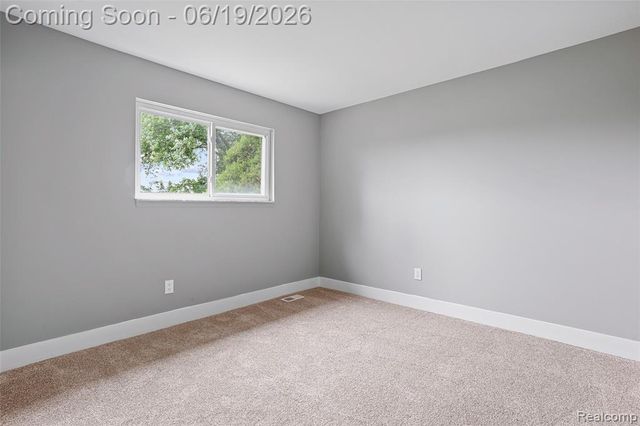 1740 Lakewood Drive, Troy, MI 48083
