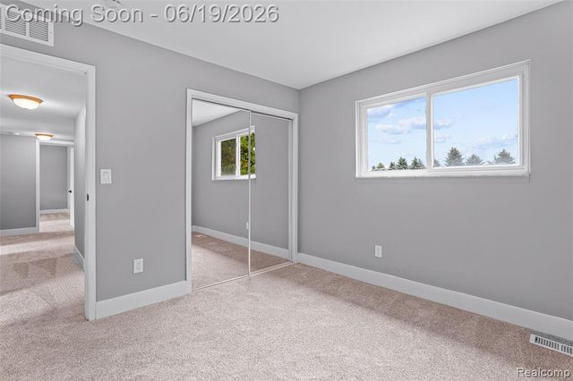 1740 Lakewood Drive, Troy, MI 48083