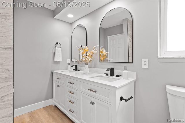 1740 Lakewood Drive, Troy, MI 48083