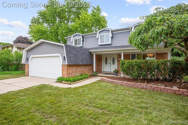 1740 Lakewood Drive, Troy, MI 48083