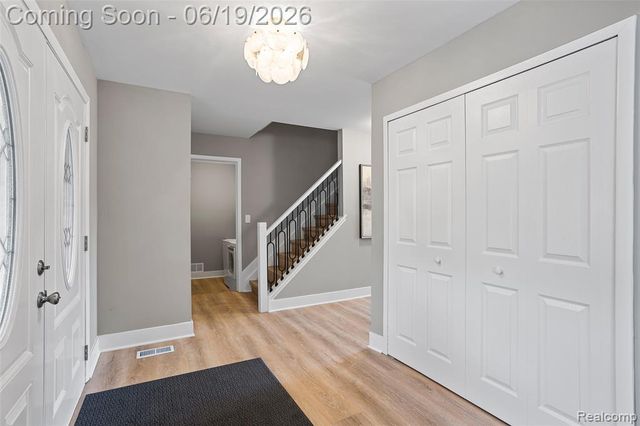 1740 Lakewood Drive, Troy, MI 48083