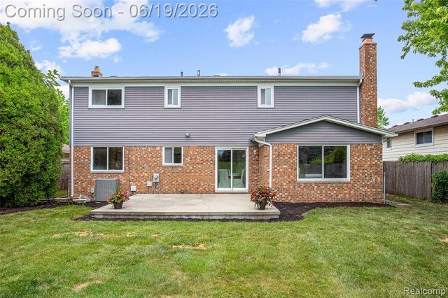 1740 Lakewood Drive, Troy, MI 48083
