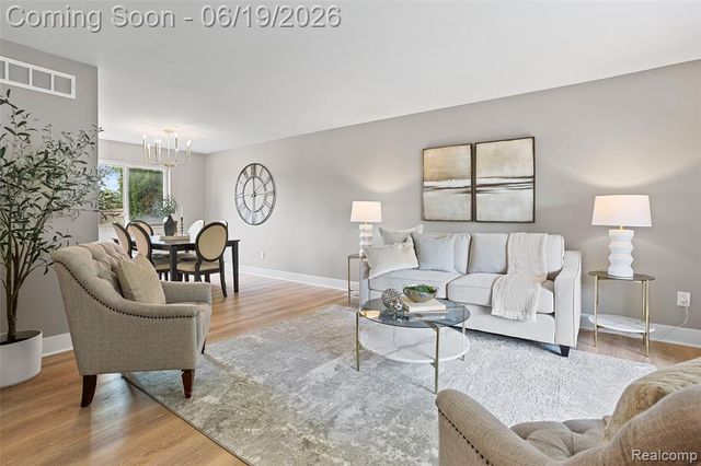 1740 Lakewood Drive, Troy, MI 48083