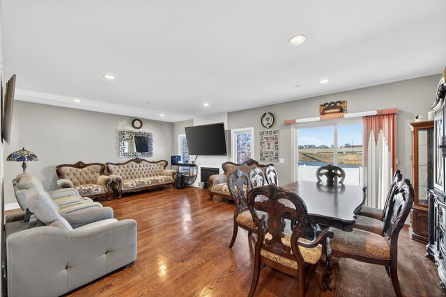 8166 W 87th Street 8166, Hickory Hills, IL 60457