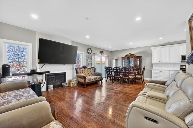 8166 W 87th Street 8166, Hickory Hills, IL 60457