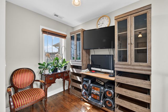 8166 W 87th Street 8166, Hickory Hills, IL 60457