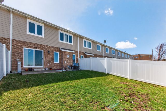 8166 W 87th Street 8166, Hickory Hills, IL 60457