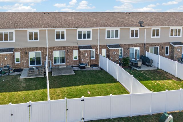 8166 W 87th Street 8166, Hickory Hills, IL 60457