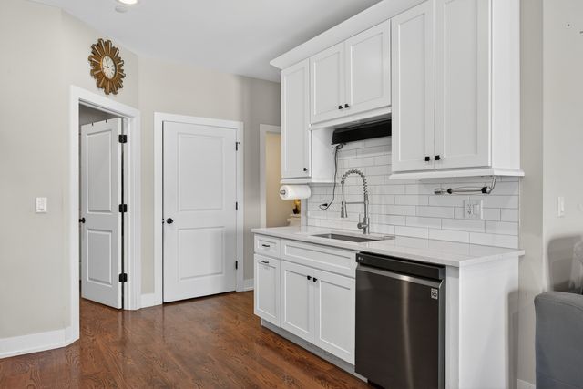 8166 W 87th Street 8166, Hickory Hills, IL 60457