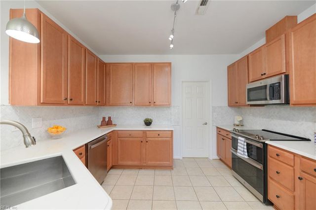 1602 Rustads CIR, Williamsburg, VA 23185